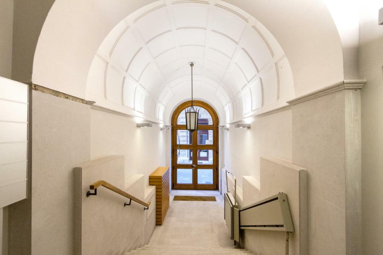 Tergesteo Palace Suite Триест Екстериор снимка